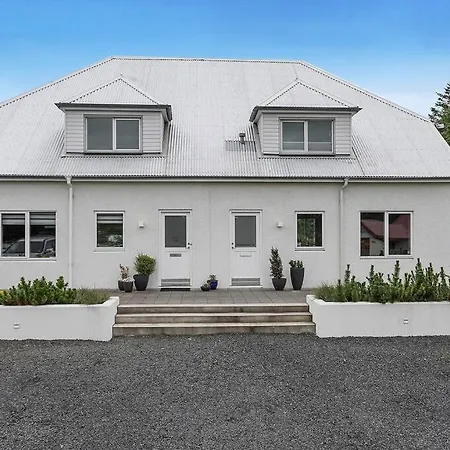 Entire House In A Quite Area *